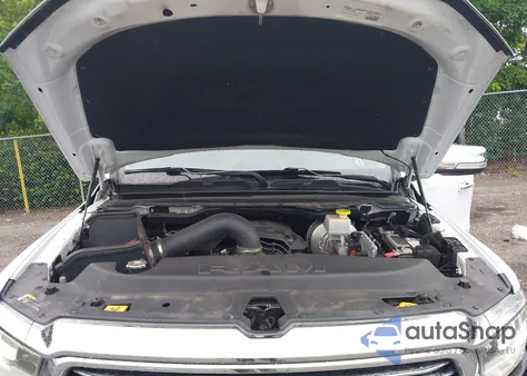 2021 Ram 1500 Laramie 4X2 5'7 Box z USA, uszkodzony, nr VIN 1C6RREJT5MN628655